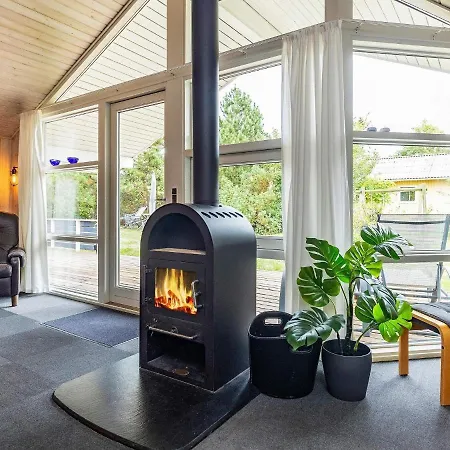 Four-bedroom In 1 Nordenbro Vesteregn